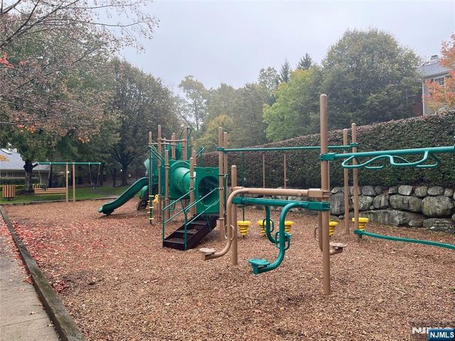 2417 Stanhope Court, Mahwah, NJ 07430
