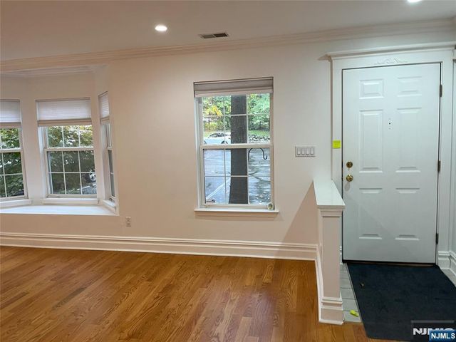 2417 Stanhope Court, Mahwah, NJ 07430