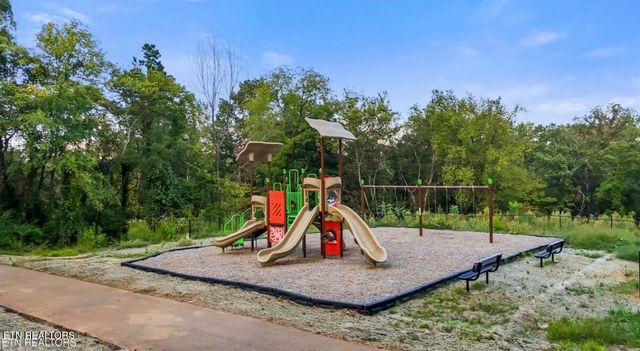 1726 Bennett Village Drive, Maryville, TN 37804