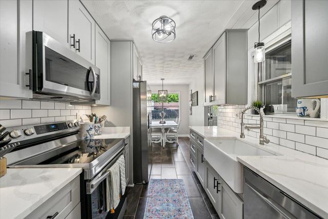 6390 PRAIRIE VIEW DR, Bartlett, TN 38134