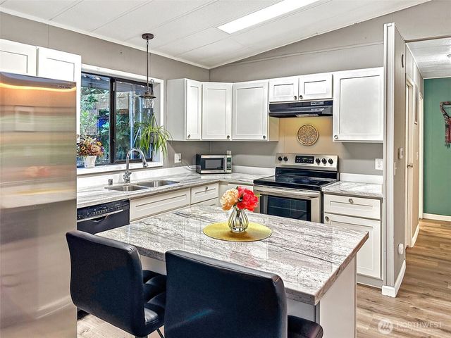 2500 S 370th Street #160, Federal Way, WA 98003
