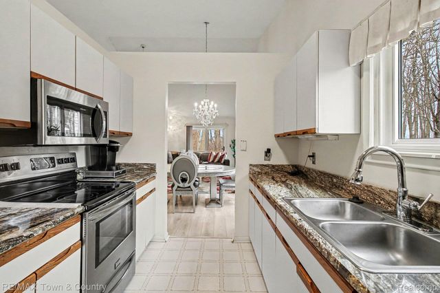 2442 Valley Oaks Circle 35, Flint Charter Township, MI 48532