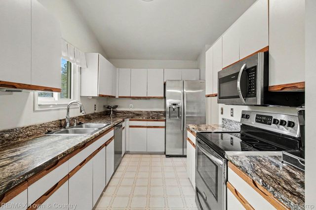 2442 Valley Oaks Circle 35, Flint Charter Township, MI 48532