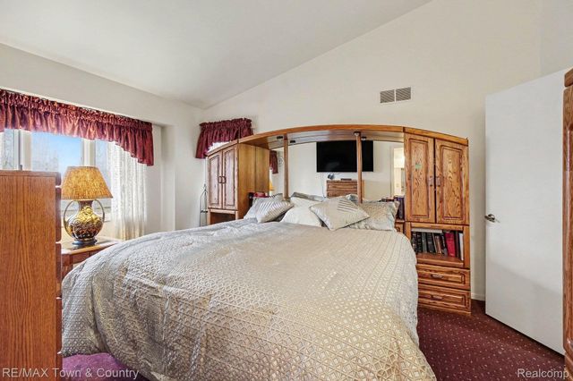 2442 Valley Oaks Circle 35, Flint Charter Township, MI 48532