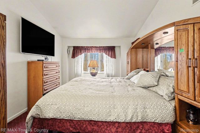 2442 Valley Oaks Circle 35, Flint Charter Township, MI 48532