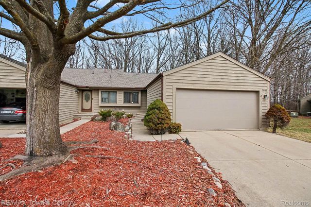 2442 Valley Oaks Circle 35, Flint Charter Township, MI 48532