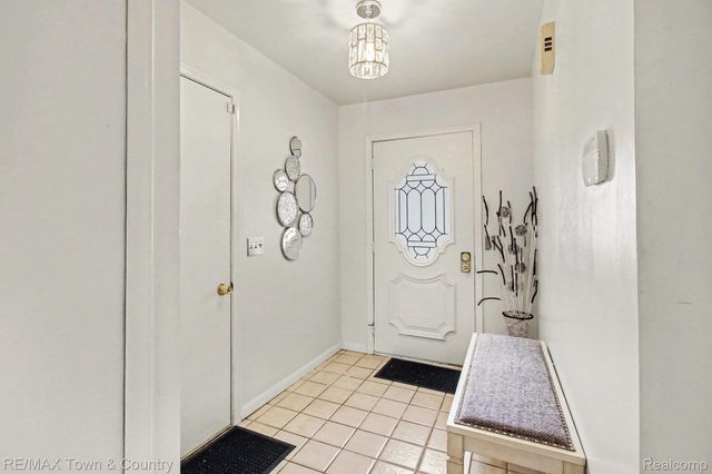 2442 Valley Oaks Circle 35, Flint Charter Township, MI 48532