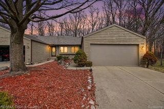 2442 Valley Oaks Circle 35, Flint Charter Township, MI 48532
