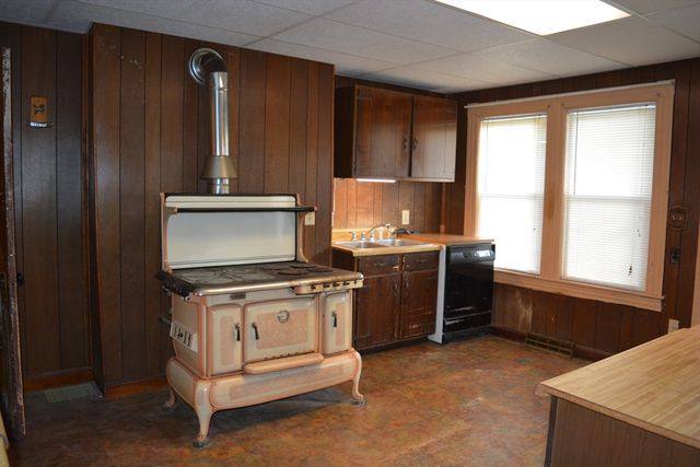 2-4 Clinton Street, Easthampton, MA 01027