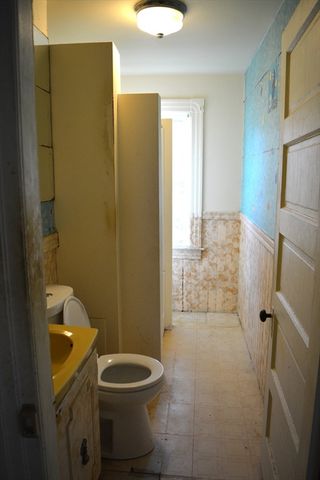 2-4 Clinton Street, Easthampton, MA 01027