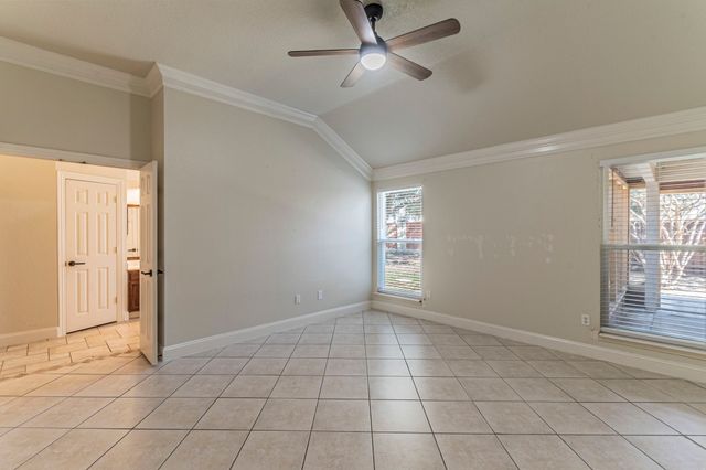 211 Crestview Drive, Arlington, TX 76018