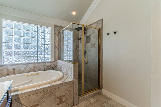 211 Crestview Drive, Arlington, TX 76018