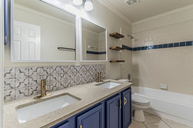 211 Crestview Drive, Arlington, TX 76018