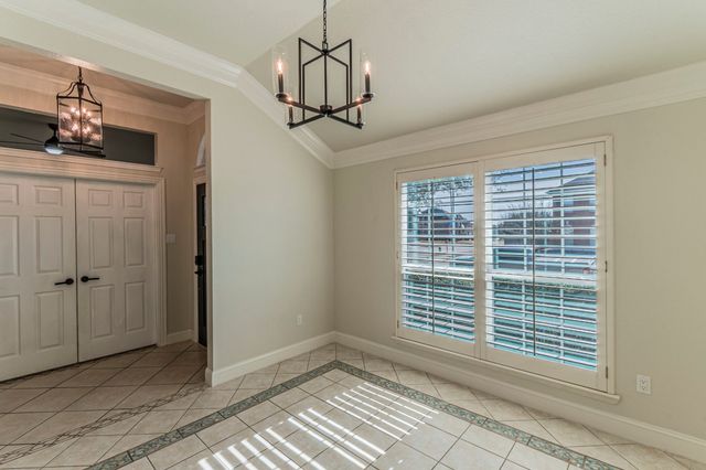 211 Crestview Drive, Arlington, TX 76018