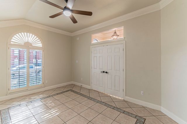 211 Crestview Drive, Arlington, TX 76018