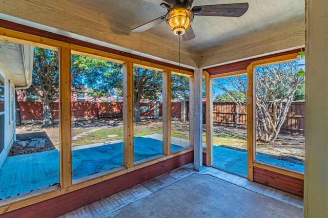 211 Crestview Drive, Arlington, TX 76018