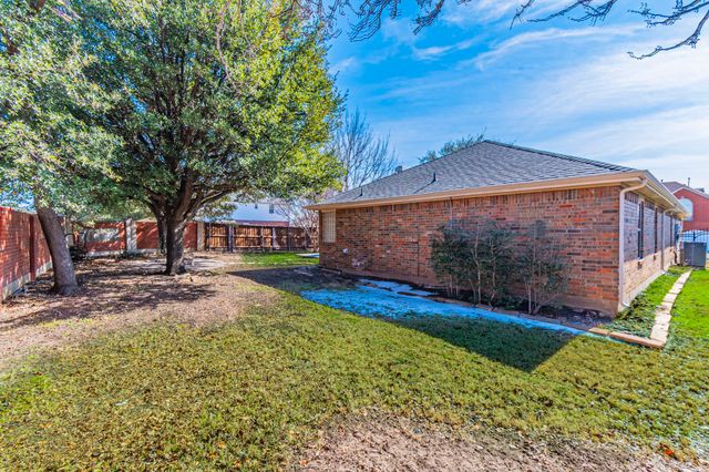 211 Crestview Drive, Arlington, TX 76018
