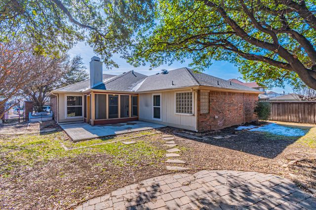 211 Crestview Drive, Arlington, TX 76018