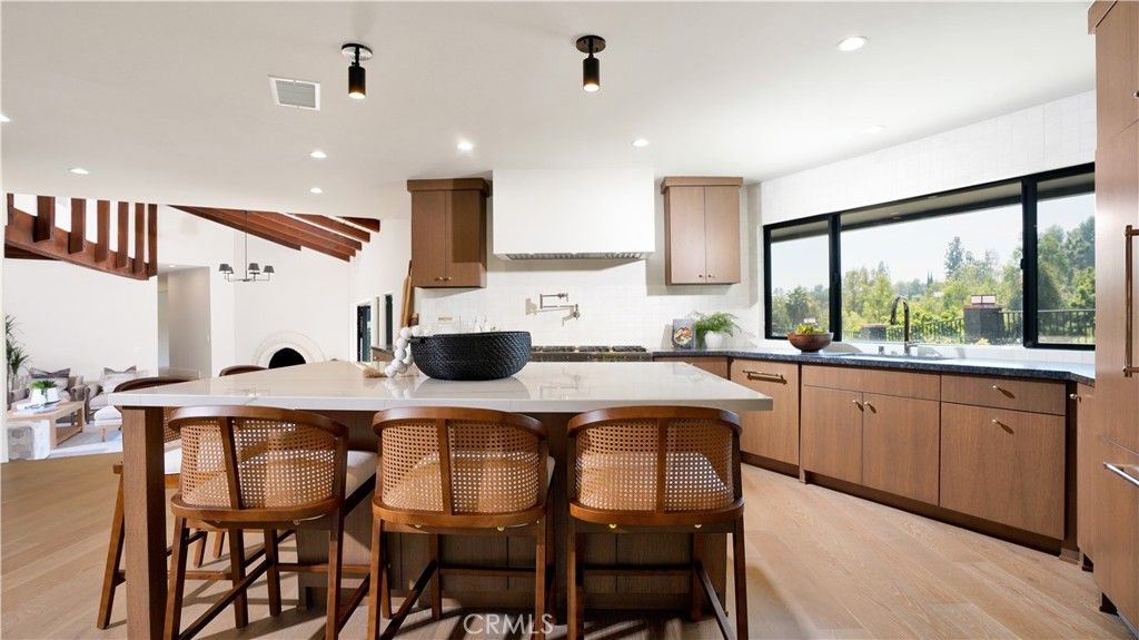 Image 14 of property listing at 9752 Rangeview, North Tustin, CA 92705