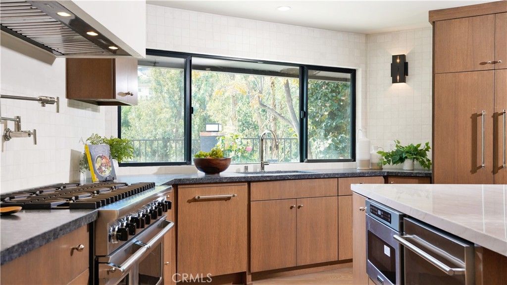 Image 16 of property listing at 9752 Rangeview, North Tustin, CA 92705