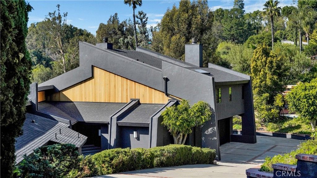 Image 2 of property listing at 9752 Rangeview, North Tustin, CA 92705