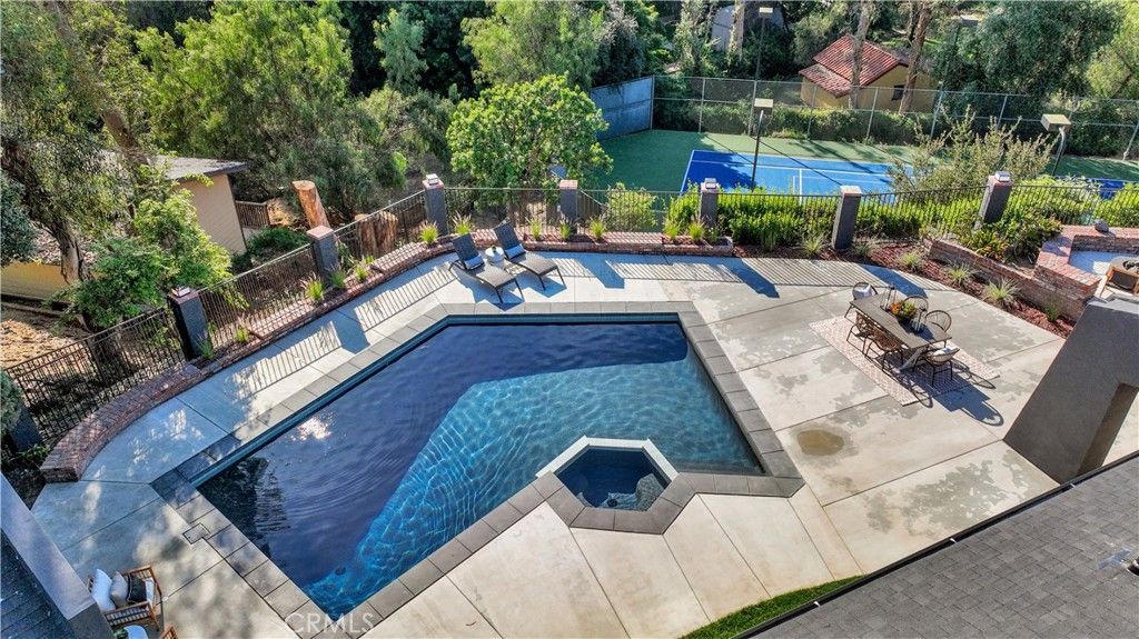 Image 3 of property listing at 9752 Rangeview, North Tustin, CA 92705