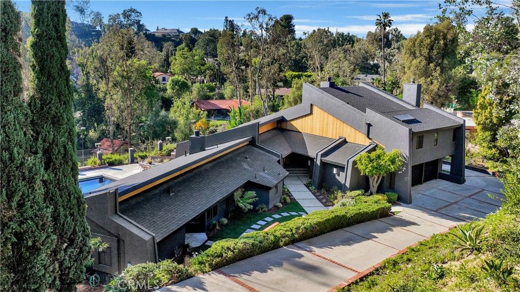 Image 8 of property listing at 9752 Rangeview, North Tustin, CA 92705