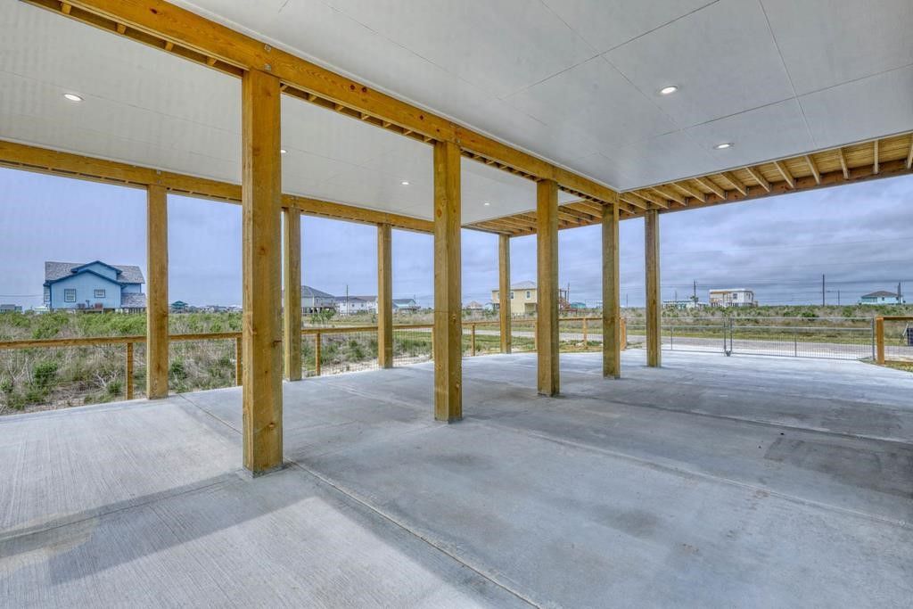 370 W Misty Oak W, Rockport, TX 78382 — photo 2