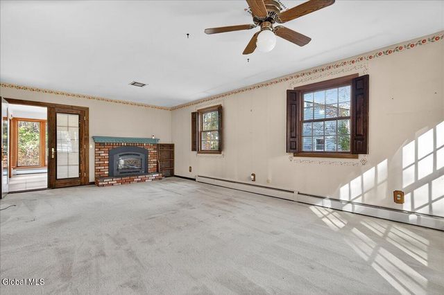 17 Belmonte Lane, Clifton Park, NY 12065