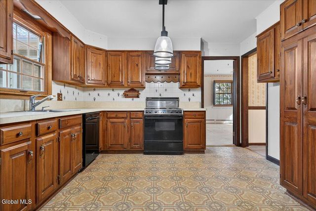 17 Belmonte Lane, Clifton Park, NY 12065