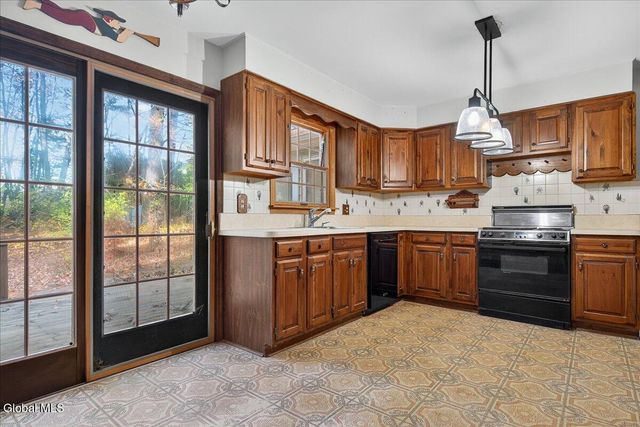 17 Belmonte Lane, Clifton Park, NY 12065