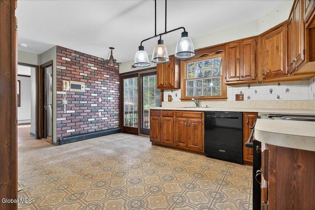 17 Belmonte Lane, Clifton Park, NY 12065