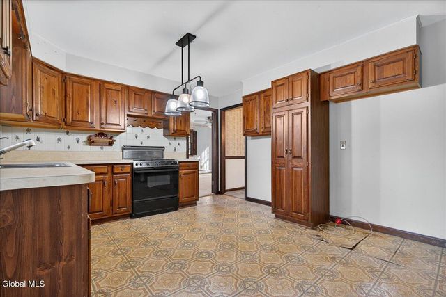 17 Belmonte Lane, Clifton Park, NY 12065