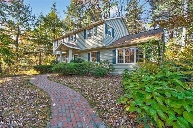 17 Belmonte Lane, Clifton Park, NY 12065