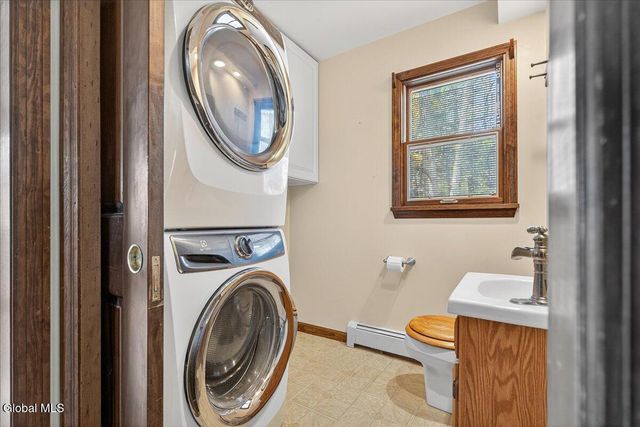 17 Belmonte Lane, Clifton Park, NY 12065