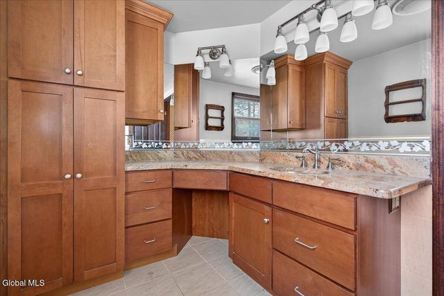 17 Belmonte Lane, Clifton Park, NY 12065