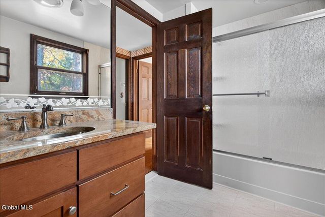 17 Belmonte Lane, Clifton Park, NY 12065