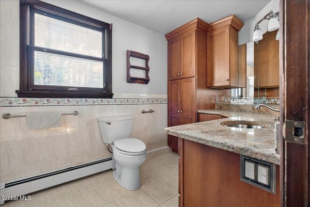 17 Belmonte Lane, Clifton Park, NY 12065