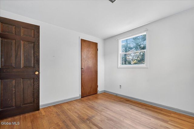 17 Belmonte Lane, Clifton Park, NY 12065