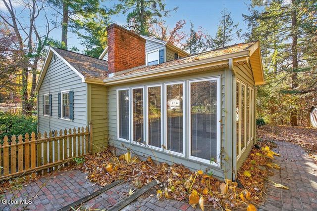 17 Belmonte Lane, Clifton Park, NY 12065