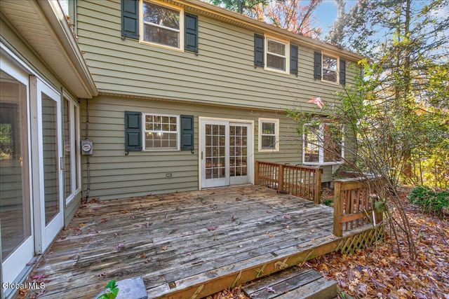 17 Belmonte Lane, Clifton Park, NY 12065