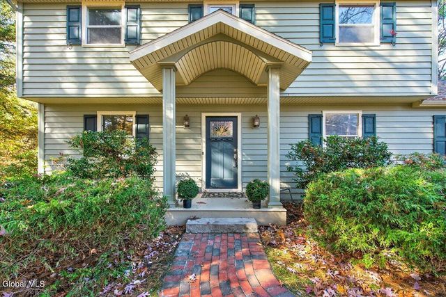 17 Belmonte Lane, Clifton Park, NY 12065