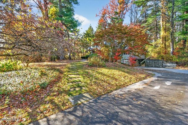 17 Belmonte Lane, Clifton Park, NY 12065