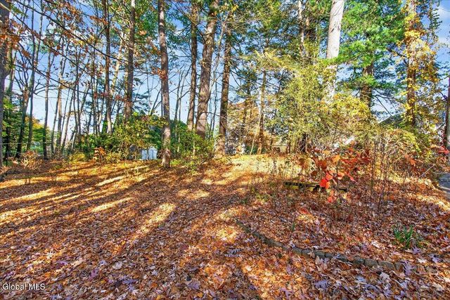 17 Belmonte Lane, Clifton Park, NY 12065