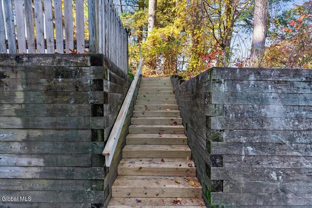 17 Belmonte Lane, Clifton Park, NY 12065