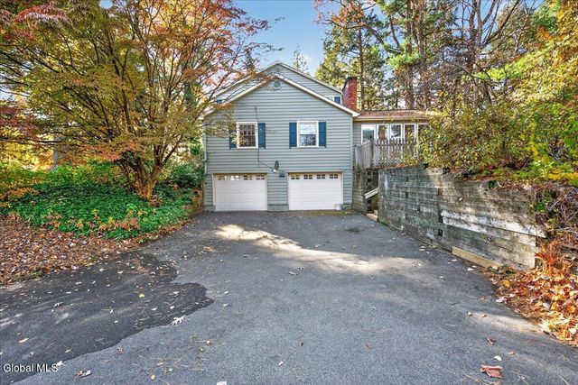 17 Belmonte Lane, Clifton Park, NY 12065