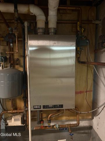 17 Belmonte Lane, Clifton Park, NY 12065