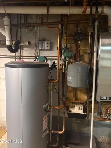 17 Belmonte Lane, Clifton Park, NY 12065