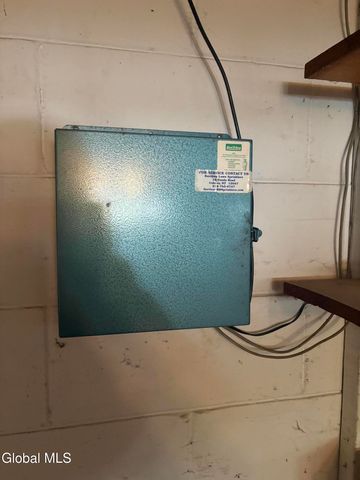 17 Belmonte Lane, Clifton Park, NY 12065