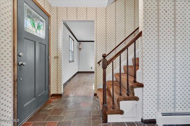 17 Belmonte Lane, Clifton Park, NY 12065